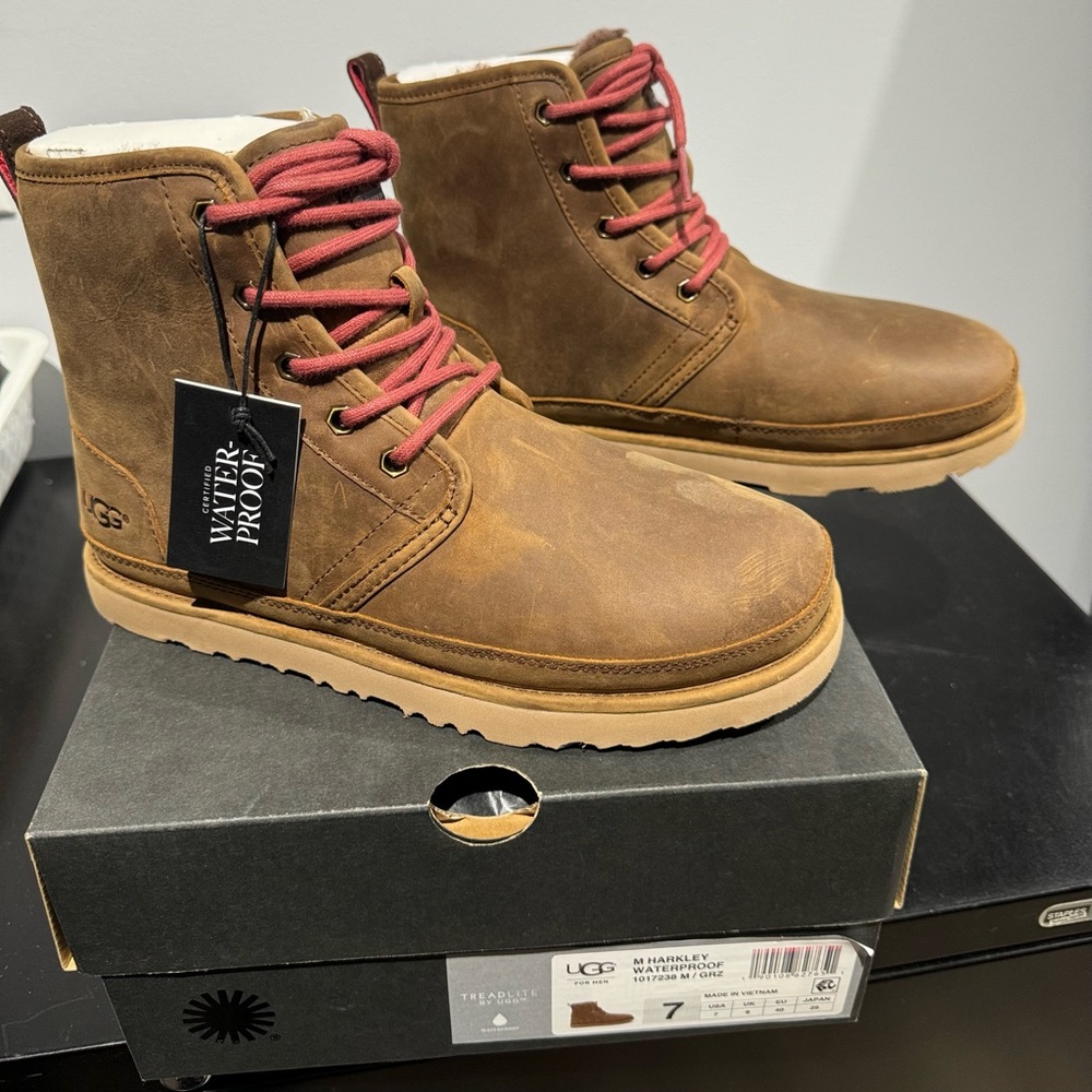 Ugg Harkley size 7 brown .. new in box